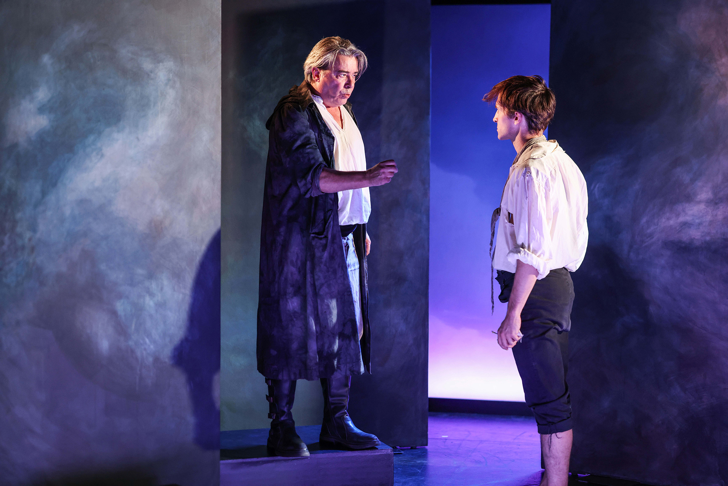 QUATREVINGT-TREIZEDe Victor HUGO QUATREVINGT-TREIZE
De Victor HUGO
Adaptation et mise en scène Marion BIERRY
Avec Pamela RAVASSARD ou Marine MONTAUT, Benjamin BOYER, Stéphane BIERRY, Thomas COUSSEAU ou Julien ROCHEFORT, Alexandre BIERRY, Mathurin VOLTZ
Scénographie : Arthur VLAD
Peintures : Marguerite DANGUY DES DÉSERTS
Costumes : Nora SCHEIDL
Lumières : Stéphane BALNY
Filage Théâtre de Poche-Montparnasse