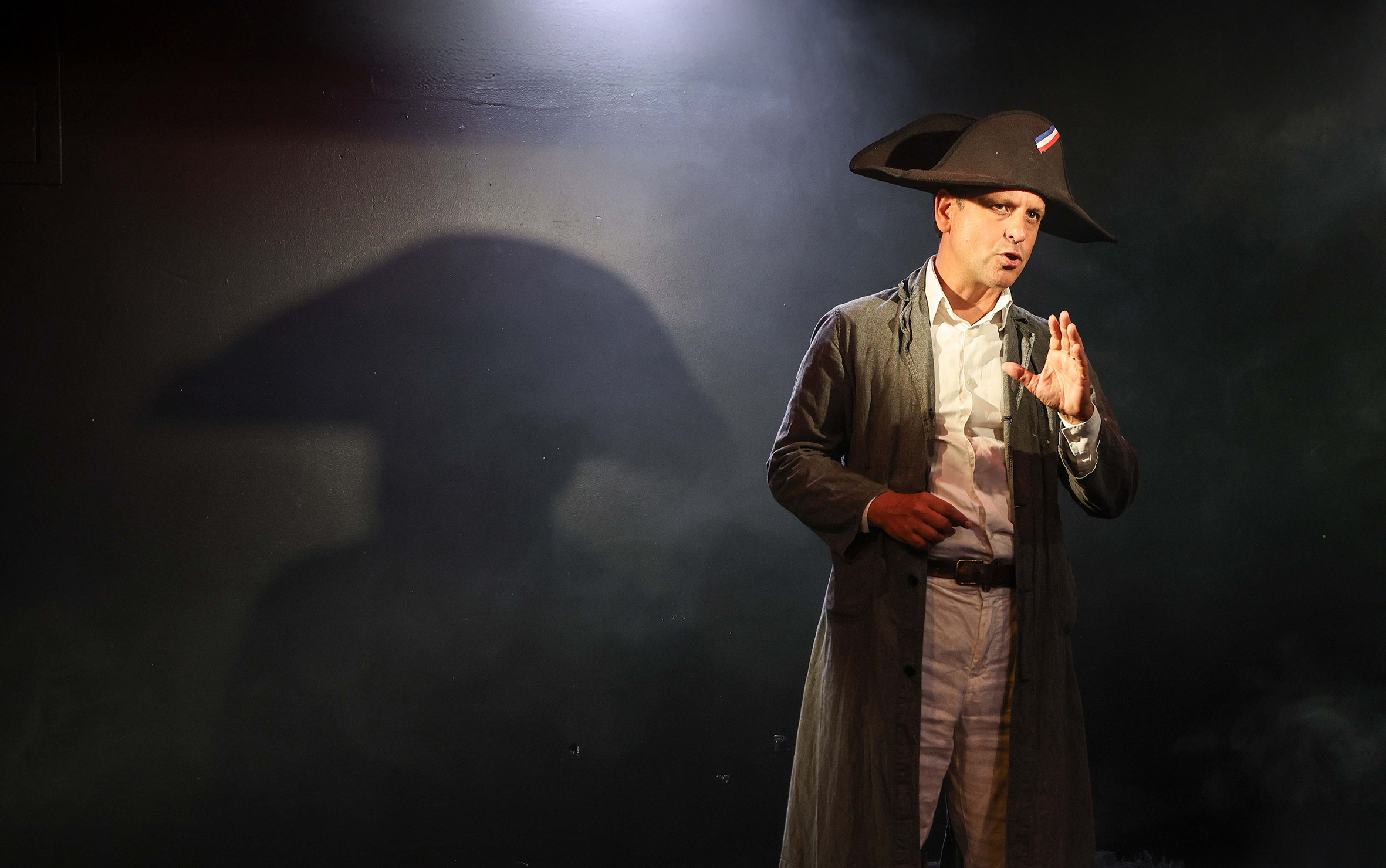 NAPOLEON
Textes de HUGO, CHATEAUBRIAND, TOLSTOÏ, JEAN D’ORMESSON
Un spectacle conçu et interprété par Maxime d'ABOVILLE

filage Théâtre de Poche-Montparnasse